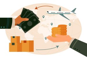 Ilustración sobre transacciones globales con un mapa del mundo de fondo. Una mano sostiene billetes oscuros y otra sostiene pilas de monedas doradas. Se ven cajas de envío, un avión y flechas que marcan rutas comerciales, simbolizando el comercio y la logística a nivel mundial.