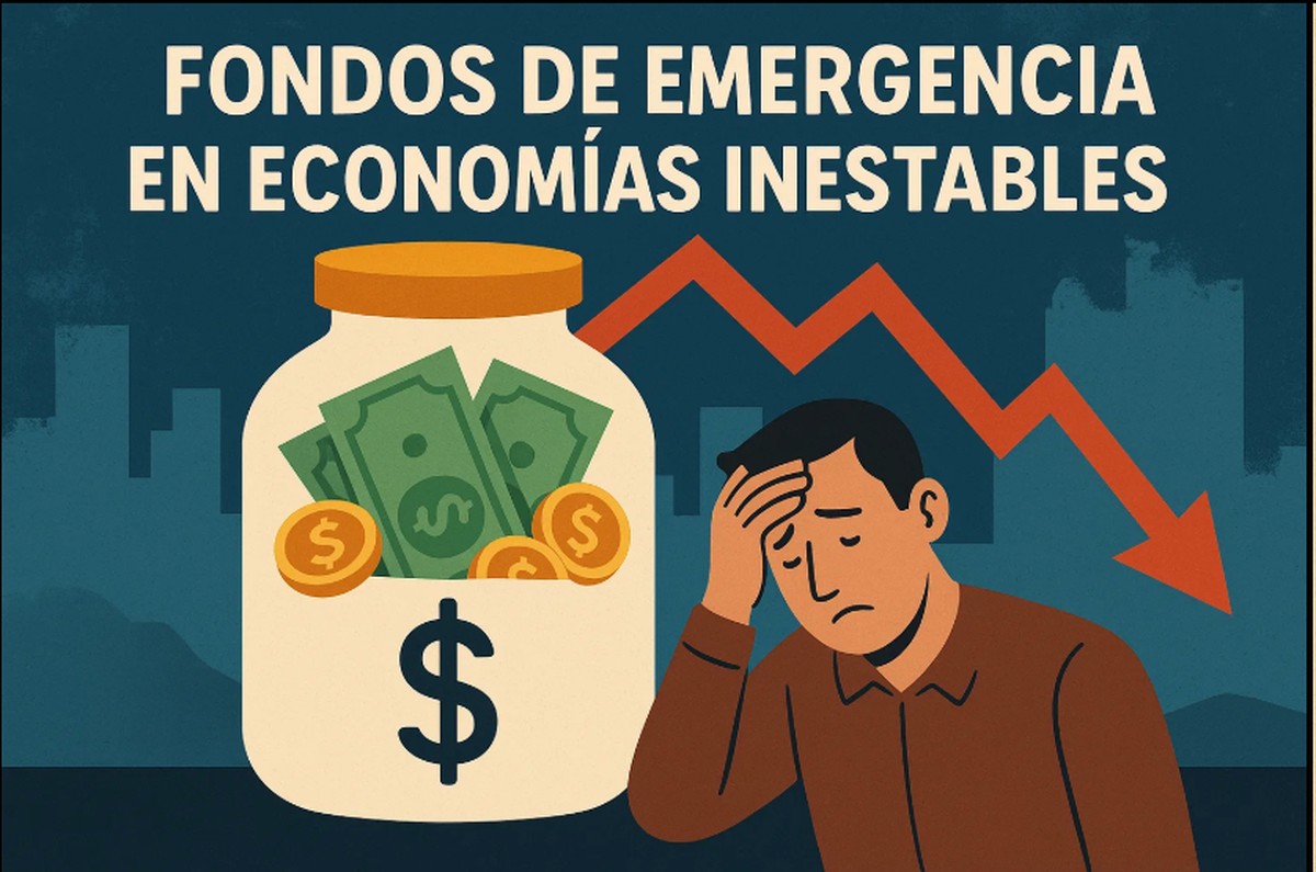 Ilustración de estilo retro con el título “FONDOS DE EMERGENCIA EN ECONOMÍAS INESTABLES” en la parte superior. A la izquierda hay un frasco grande de color claro con tapa dorada, lleno de billetes verdes y monedas doradas, con un símbolo de peso en negro en el frente. De fondo se ve una ciudad en tonos azulados y una flecha roja en zigzag que baja, indicando una caída económica. A la derecha aparece la ilustración de un hombre con camisa marrón, con gesto preocupado y la mano en la frente, representando angustia financiera. Es un personaje dibujado, no una persona real.