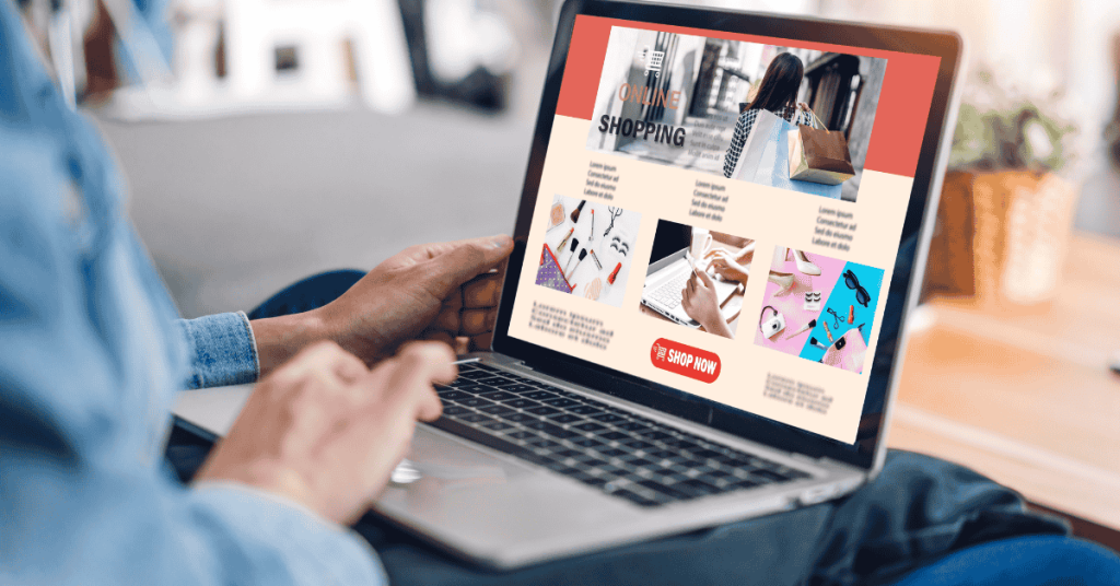 Persona navegando un sitio de compras online para pagar con tarjeta de crédito, simbolizando el crecimiento del comercio electrónico.